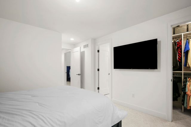 7303 Brookside Village Court, Bloomfield Hills, MI 48301