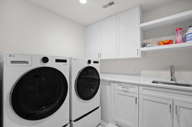 7303 Brookside Village Court, Bloomfield Hills, MI 48301