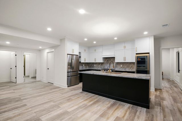 7303 Brookside Village Court, Bloomfield Hills, MI 48301