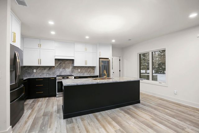 7303 Brookside Village Court, Bloomfield Hills, MI 48301