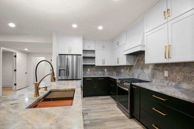 7303 Brookside Village Court, Bloomfield Hills, MI 48301