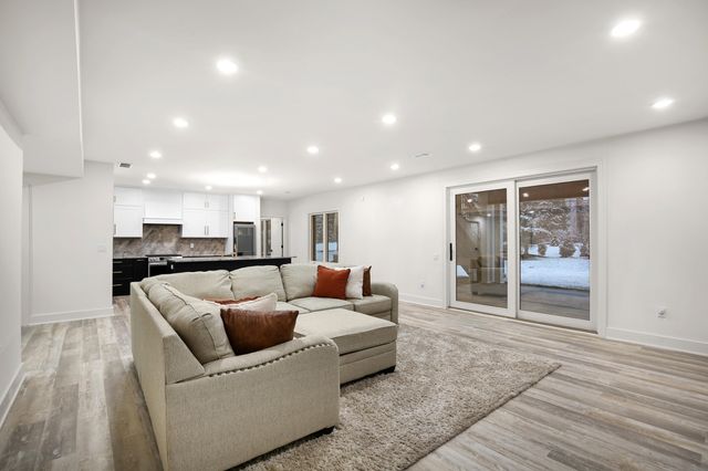 7303 Brookside Village Court, Bloomfield Hills, MI 48301