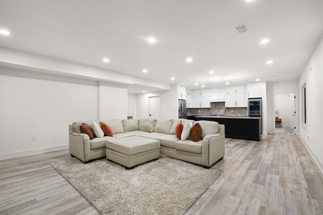 7303 Brookside Village Court, Bloomfield Hills, MI 48301