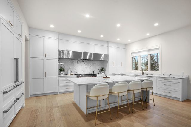 7303 Brookside Village Court, Bloomfield Hills, MI 48301