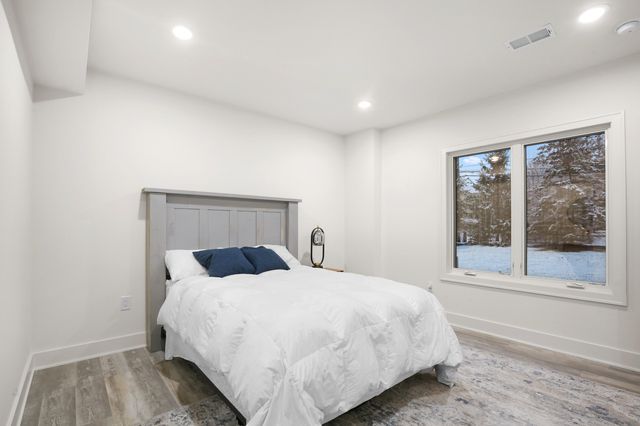 7303 Brookside Village Court, Bloomfield Hills, MI 48301