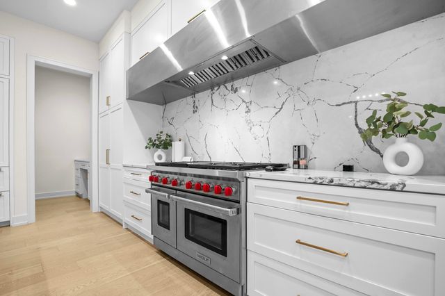 7303 Brookside Village Court, Bloomfield Hills, MI 48301