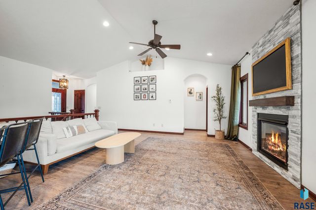 7413 S Audie Ave Avenue, Sioux Falls, SD 57108