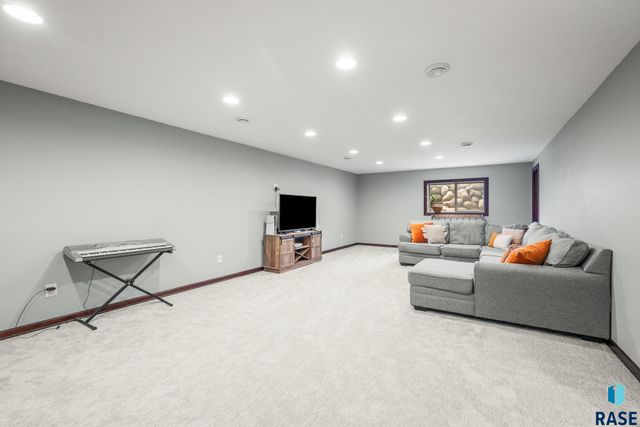 7413 S Audie Ave Avenue, Sioux Falls, SD 57108