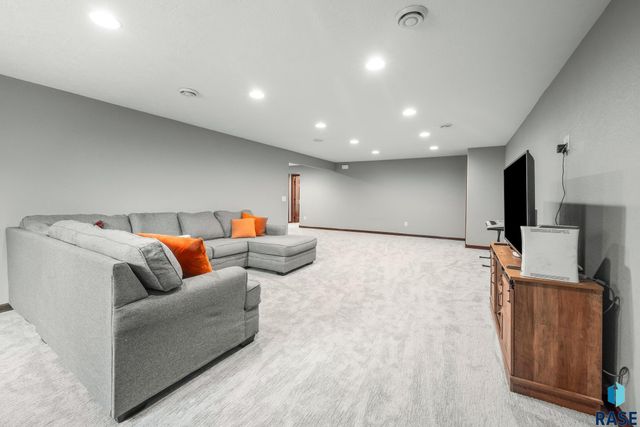 7413 S Audie Ave Avenue, Sioux Falls, SD 57108