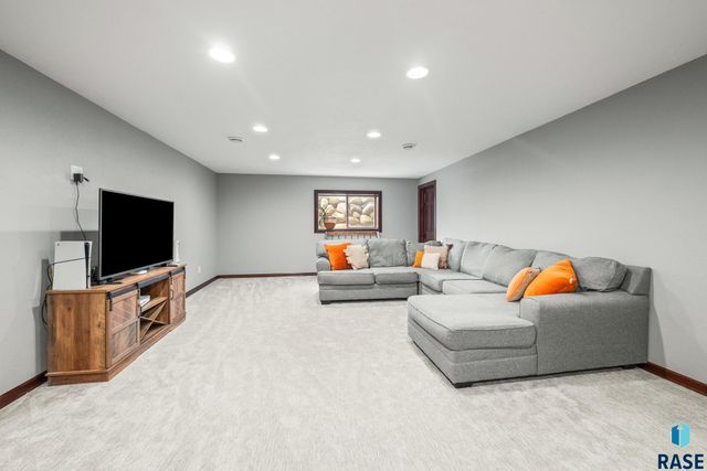 7413 S Audie Ave Avenue, Sioux Falls, SD 57108