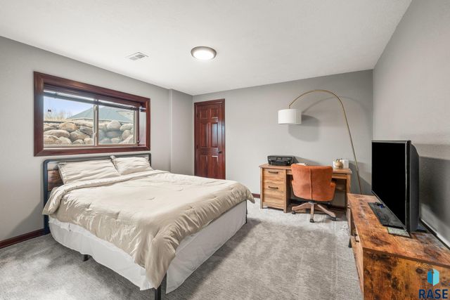 7413 S Audie Ave Avenue, Sioux Falls, SD 57108