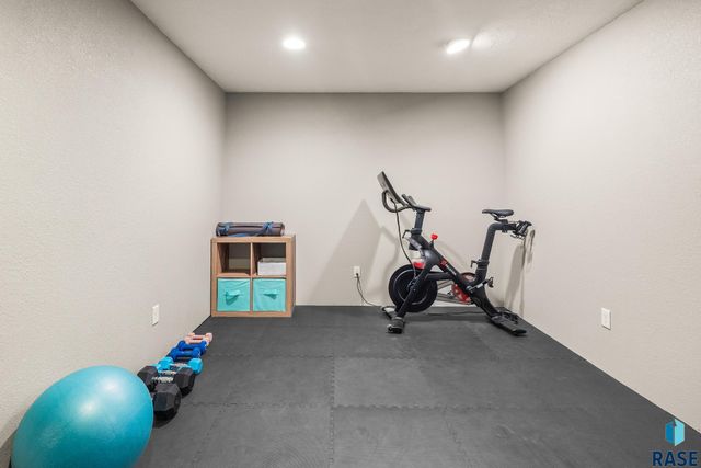 7413 S Audie Ave Avenue, Sioux Falls, SD 57108