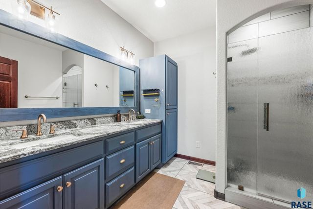 7413 S Audie Ave Avenue, Sioux Falls, SD 57108