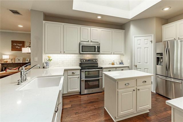 1618 Sundown DR, Austin, TX 78738