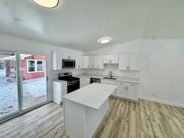 763 Cambridge Avenue, Matteson, IL 60443