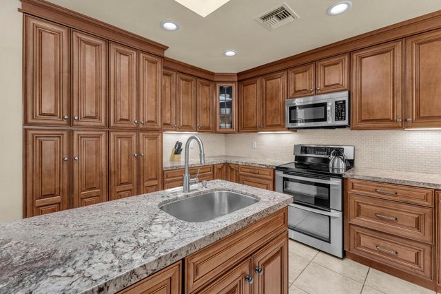 6 Stanford Drive, Rancho Mirage, CA 92270