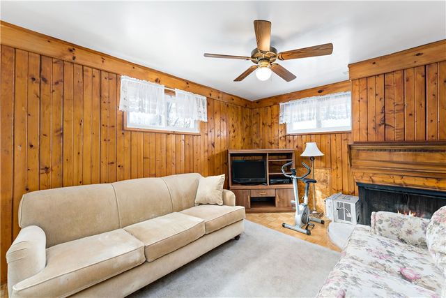 7 Robin Del Dr, Shaler, PA 15215