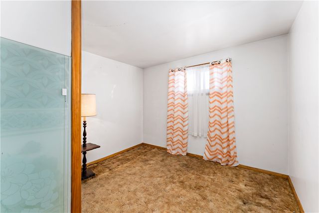 7 Robin Del Dr, Shaler, PA 15215