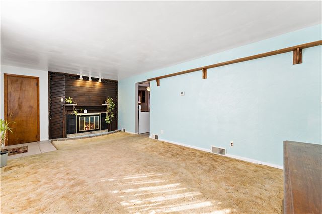 7 Robin Del Dr, Shaler, PA 15215