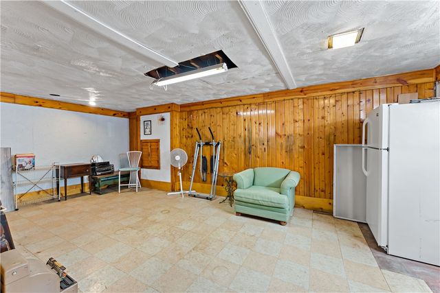 7 Robin Del Dr, Shaler, PA 15215