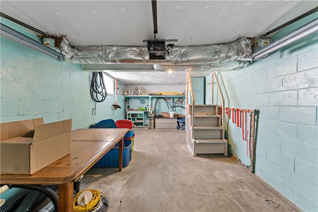 7 Robin Del Dr, Shaler, PA 15215