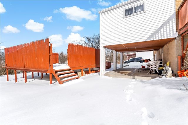 7 Robin Del Dr, Shaler, PA 15215