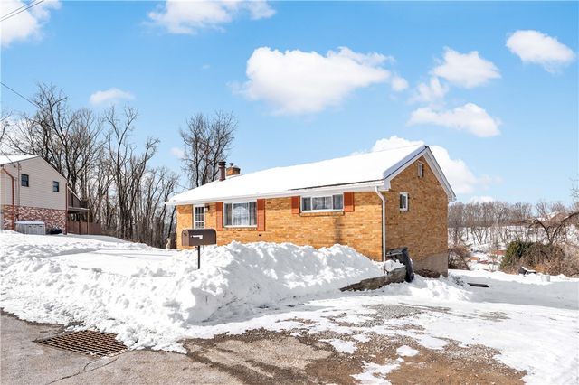 7 Robin Del Dr, Shaler, PA 15215