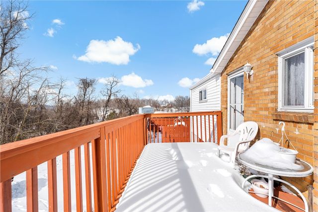 7 Robin Del Dr, Shaler, PA 15215