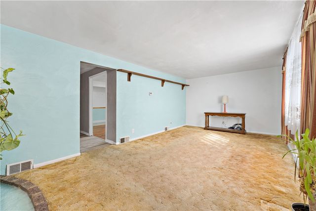 7 Robin Del Dr, Shaler, PA 15215