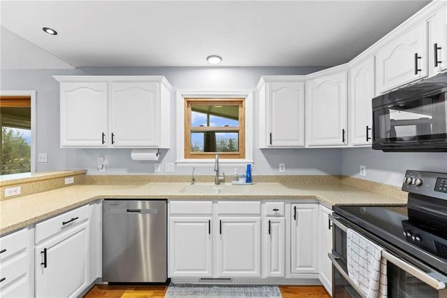 169 E 1600th Road, Baldwin City, KS 66006