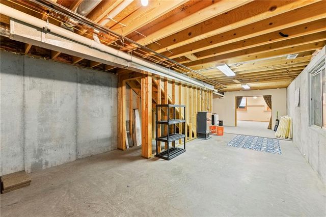 169 E 1600th Road, Baldwin City, KS 66006