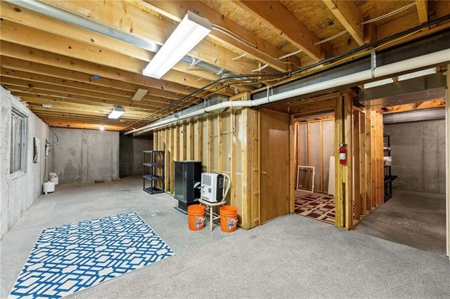 169 E 1600th Road, Baldwin City, KS 66006