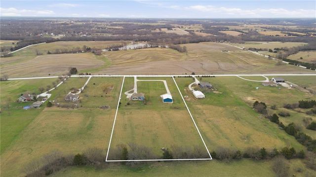 169 E 1600th Road, Baldwin City, KS 66006