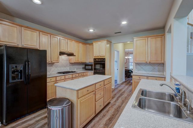 78 E Evangeline Oaks Circle, The Woodlands, TX 77384