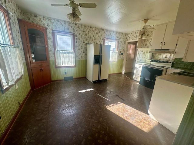 1222 E 3rd Street, Maryville, MO 64468