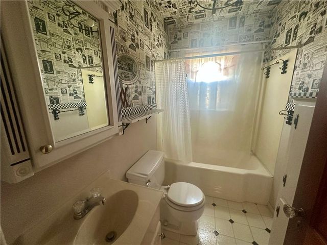 1222 E 3rd Street, Maryville, MO 64468