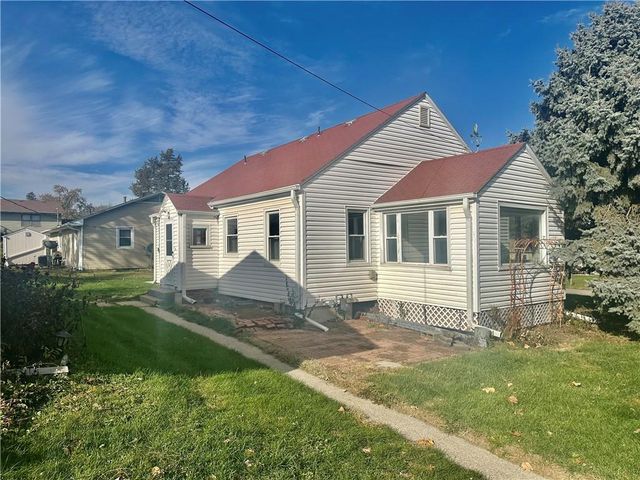 1222 E 3rd Street, Maryville, MO 64468