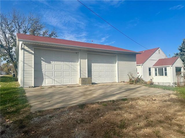 1222 E 3rd Street, Maryville, MO 64468