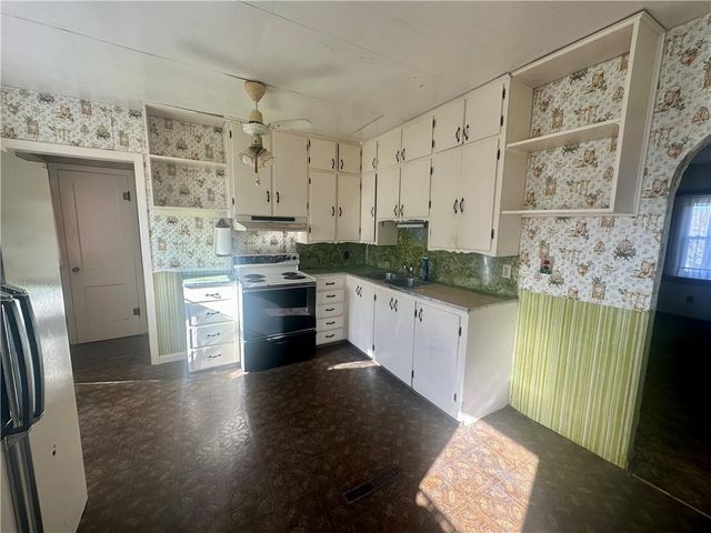 1222 E 3rd Street, Maryville, MO 64468