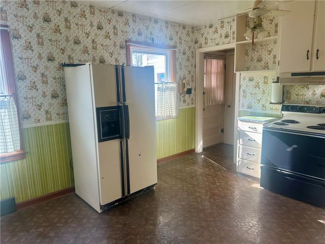 1222 E 3rd Street, Maryville, MO 64468