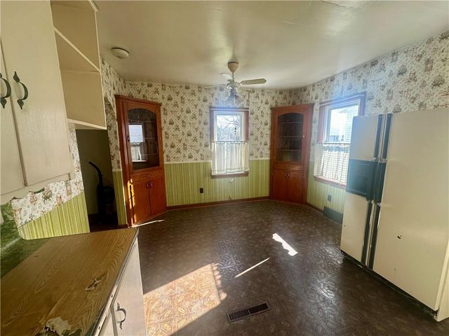 1222 E 3rd Street, Maryville, MO 64468