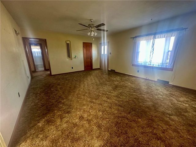 1222 E 3rd Street, Maryville, MO 64468