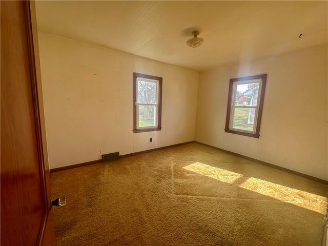 1222 E 3rd Street, Maryville, MO 64468