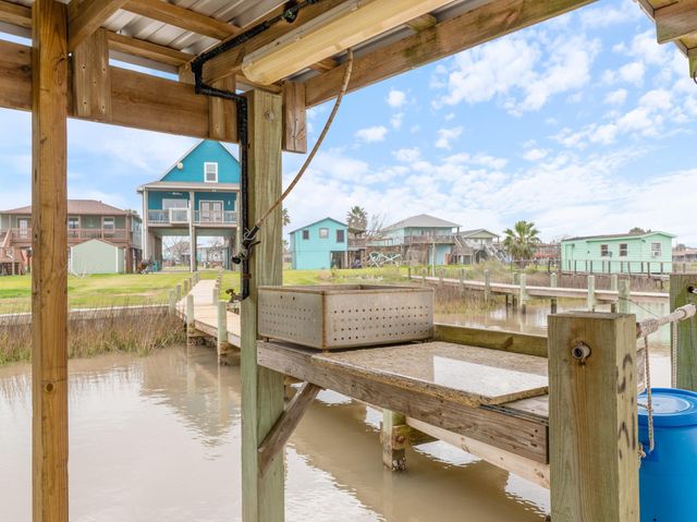 1390 County Road 201, Sargent, TX 77414