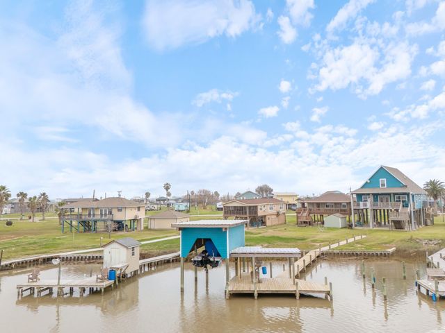 1390 County Road 201, Sargent, TX 77414