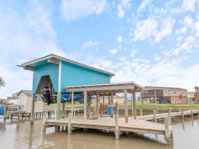 1390 County Road 201, Sargent, TX 77414