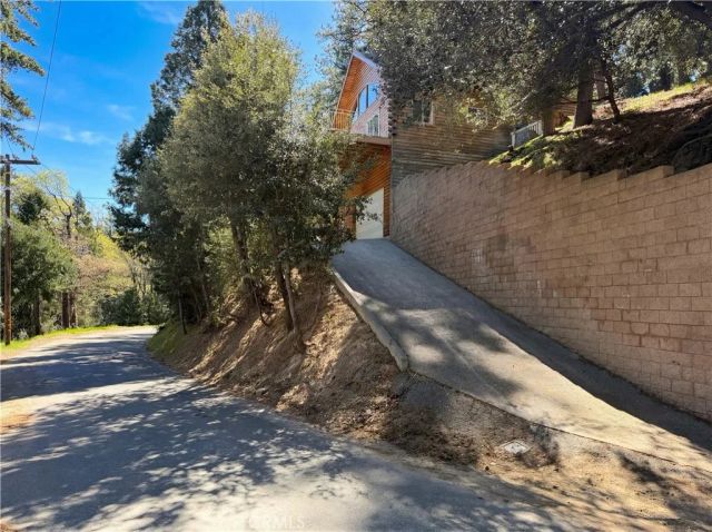 120 Zermat, Crestline, CA 92325