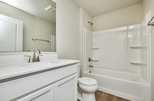 1117 Featherstone Avenue NE, Bondurant, IA 50035