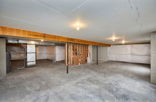 1117 Featherstone Avenue NE, Bondurant, IA 50035