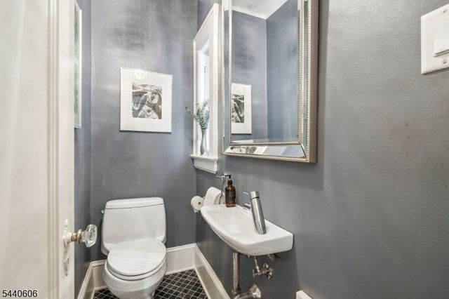2 Kendall Ave, South Orange Village Twp., NJ 07079